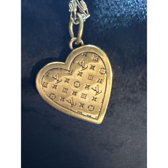 Unbranded Large Gold Tone Heart Shape Moveable Arrow Charm w/ 23” Necklace L-V - Picture 10 of 11